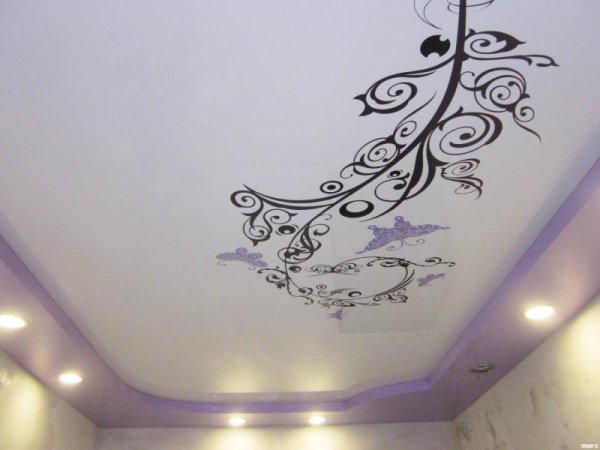 Натяжные потолки с узорами