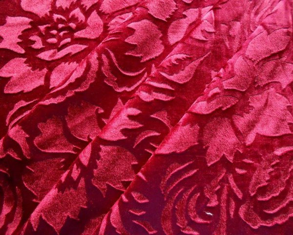 Вышивка гладью по бархату