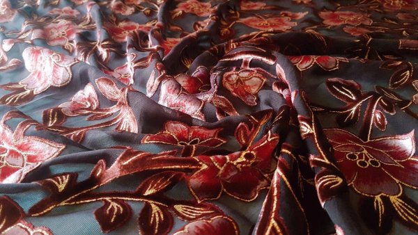 Бордовая ткань