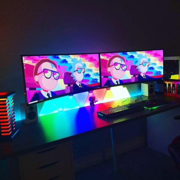 Комната с компьютером