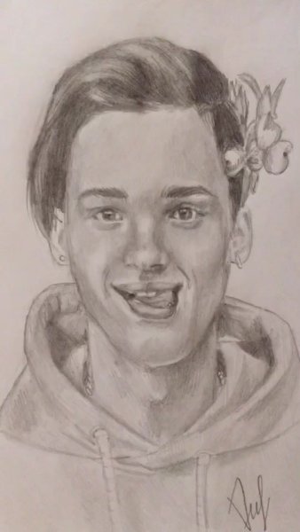 Нарисованный карандашом портрет Дани Милохина