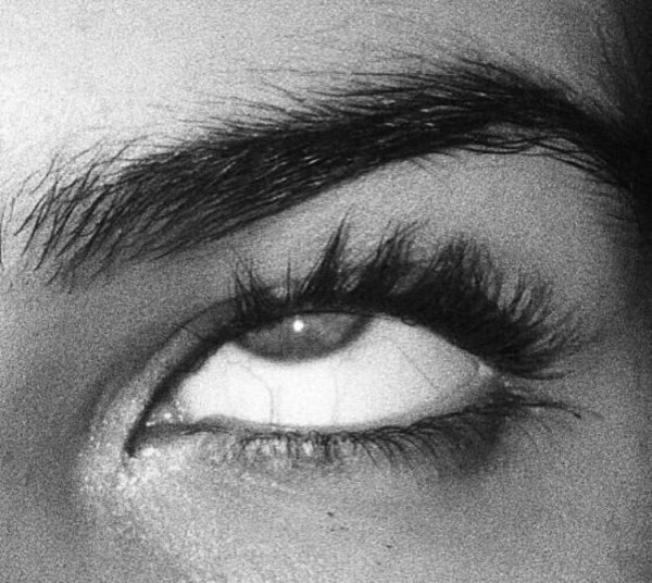 Глаз черно белый