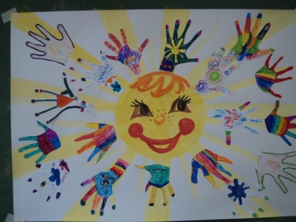 Картина с детскими ладошками