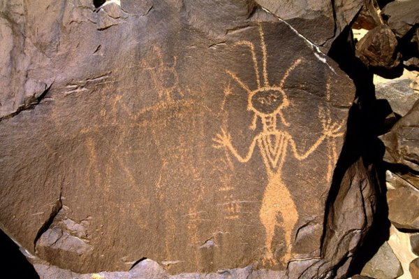 Петроглифы Тамгалы пришелец