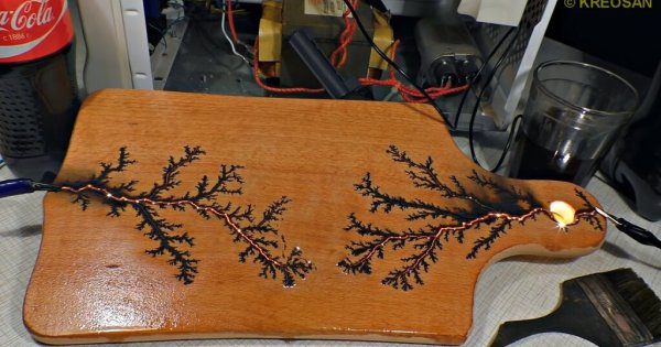 Выжигание по дереву методом Лихтенберга