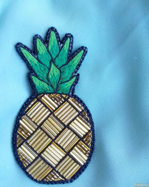 Брошка из бисера ананас