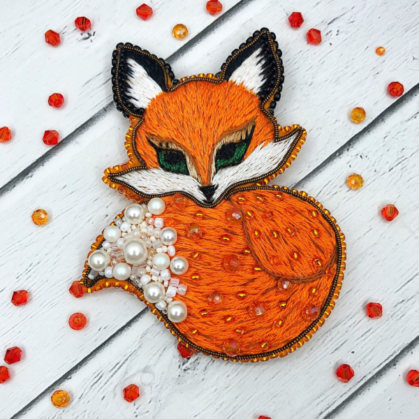 Брошь лиса бисер