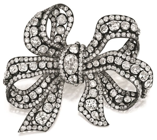 Брошь схематично