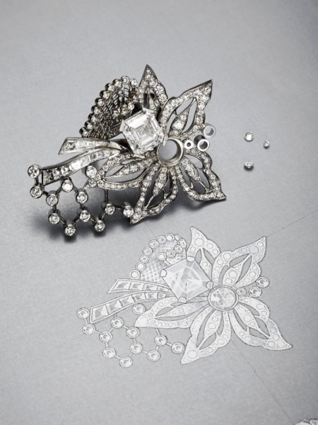 Наброски броши