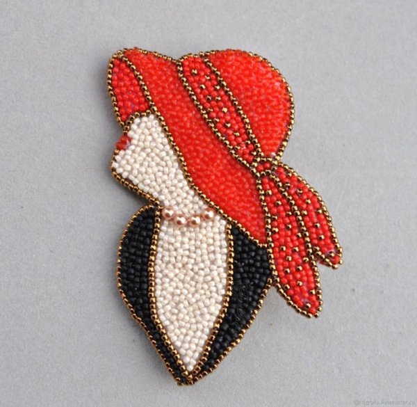 Брошь из бисера на фетре