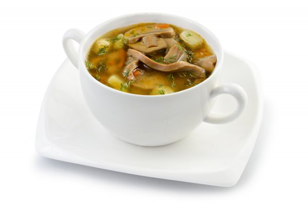 Грибной суп на белом фоне