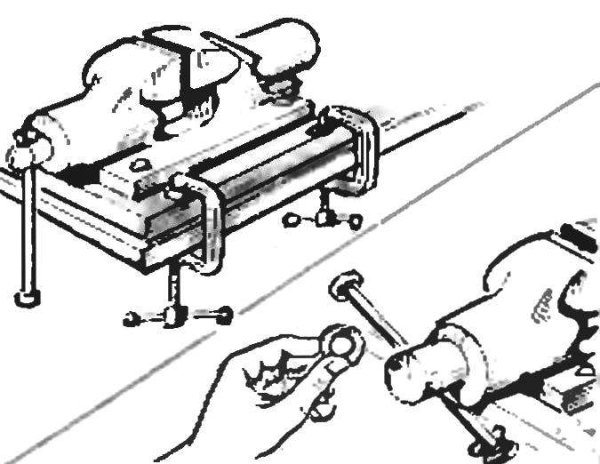 Устройство стуловых слесарных тисков