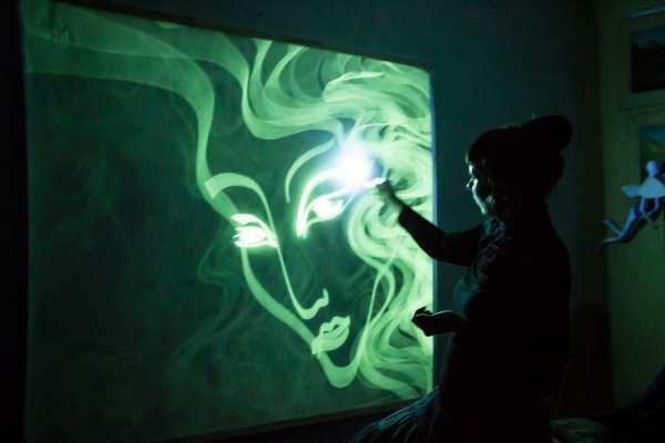 Рисование светящимися красками для детей