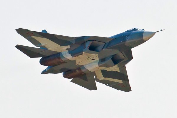 Су-57 на белом фоне