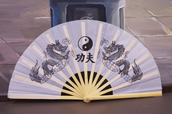 Японский веер с драконом