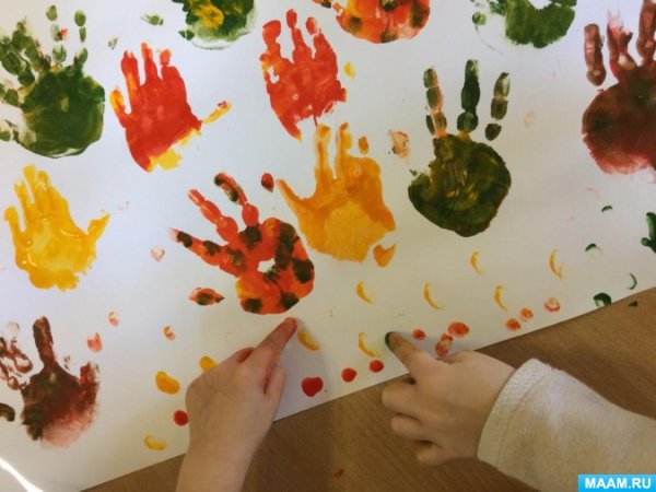 Рисование ладошками в младшей группе осеннее