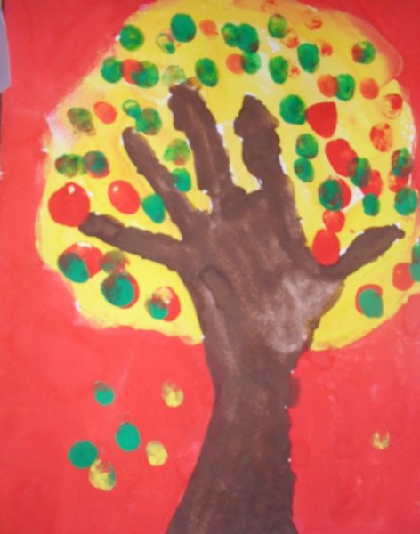 Рисование ладошками осеннее дерево