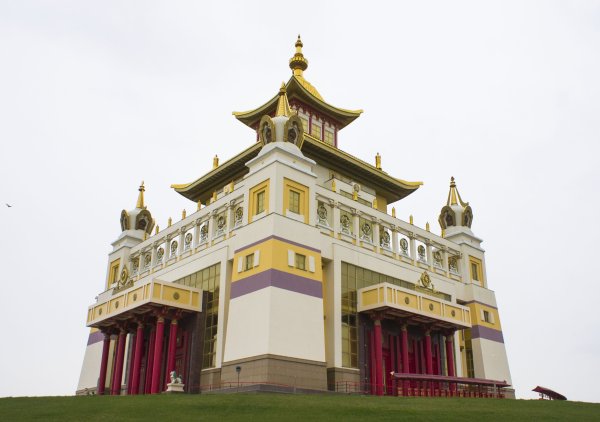 Золотая обитель Будды Шакьямуни ступы