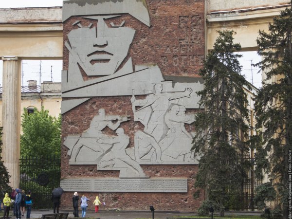 Дом Павлова мемориальная стена