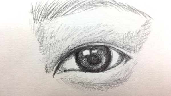 Азиатский глаз карандашом