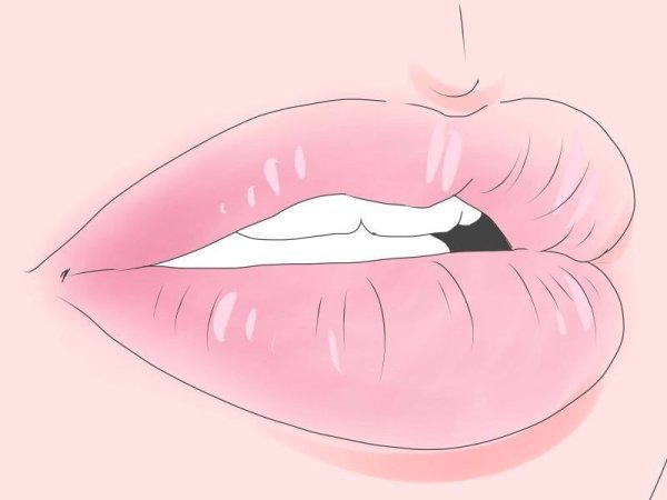 Прикусывает губу аниме