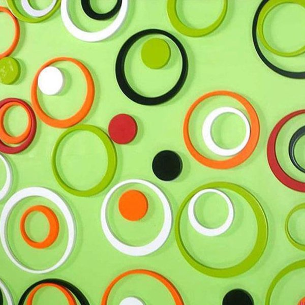 Разноцветные круги на стене