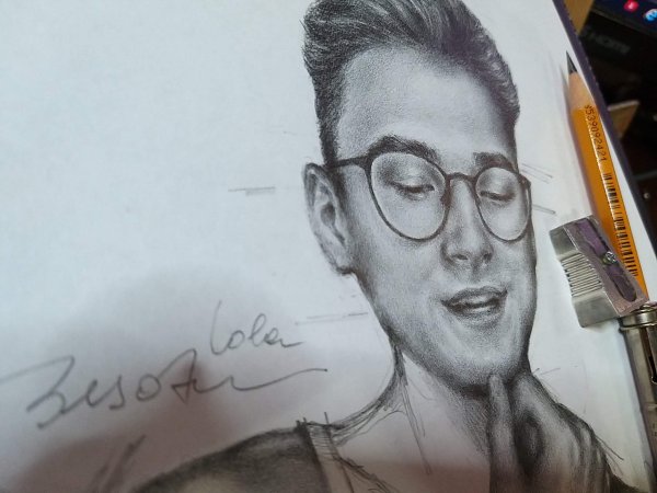 Нарисованный портрет Брайана