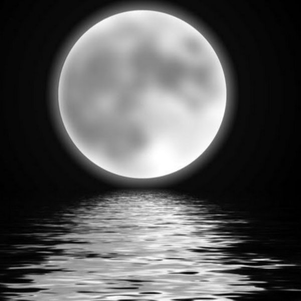 Отражение Луны в воде