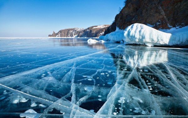Байкал лед на берегу