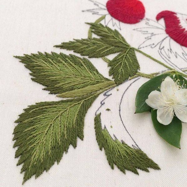 Вышивка листика гладью