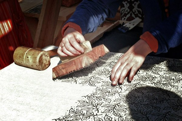 Набойка техника батик