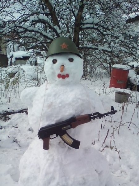 Снеговик с автоматом