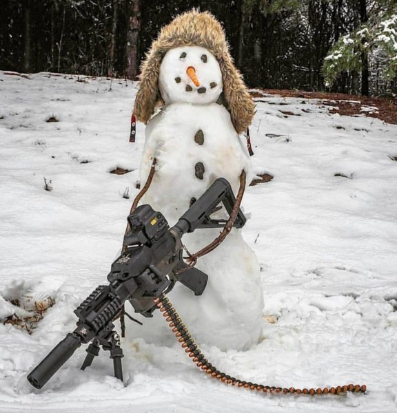 Снеговик с автоматом