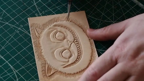 Эмбоссинг на коже