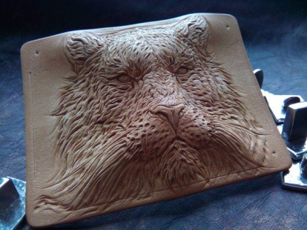 Объемное тиснение на коже