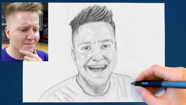 Лицо блогера карандашом