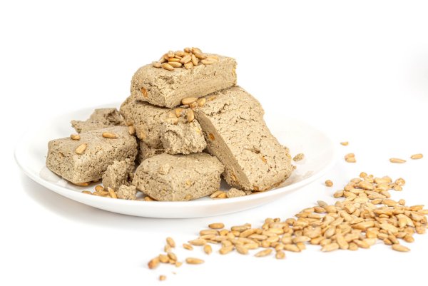 Халва на белом фоне