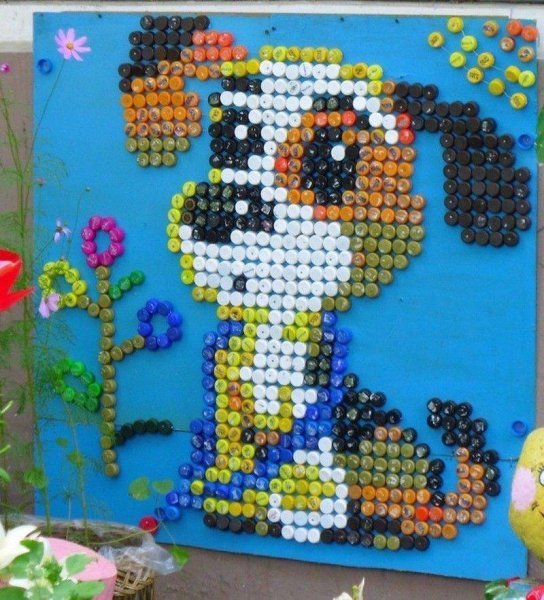 Мозаика из крышек от пластиковых бутылок