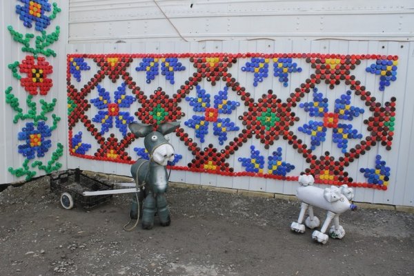 Панно из бутылочных крышек