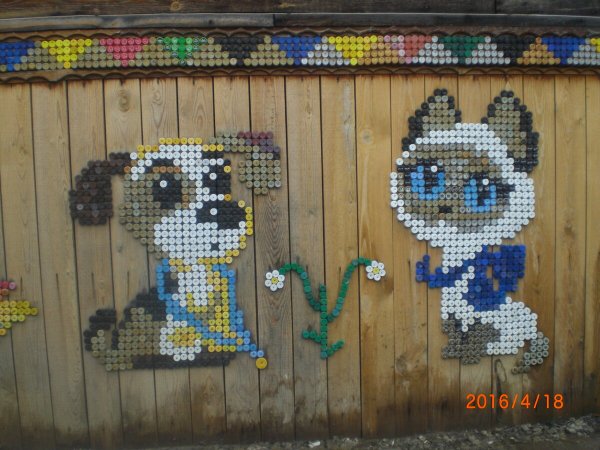 Мозаика из пробок от пластиковых бутылок