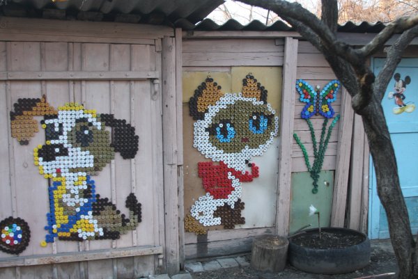 Мозаика из бутылочных крышек