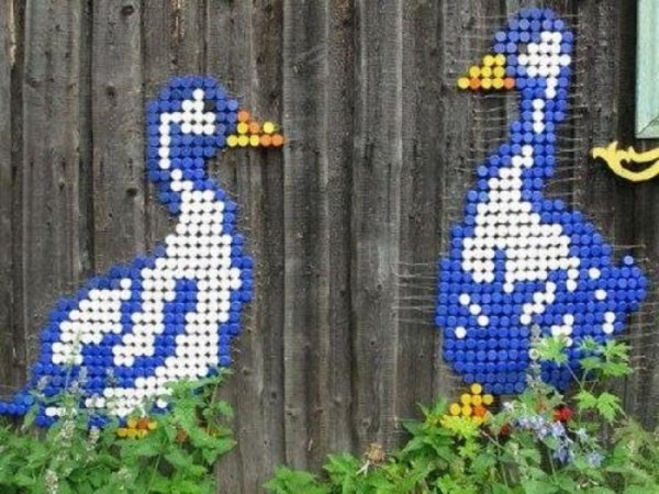 Мозаика из крышек от пластиковых бутылок