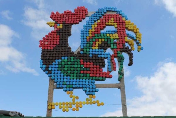 Узоры из пробок от пластиковых бутылок