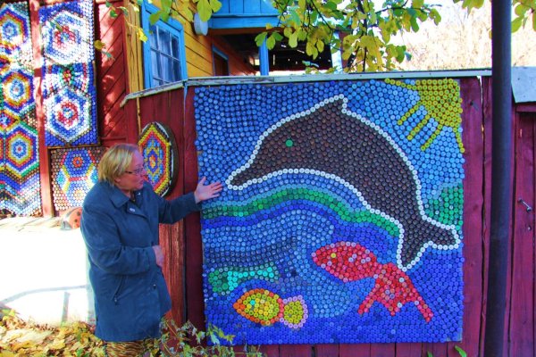 Панно из бутылочных крышек