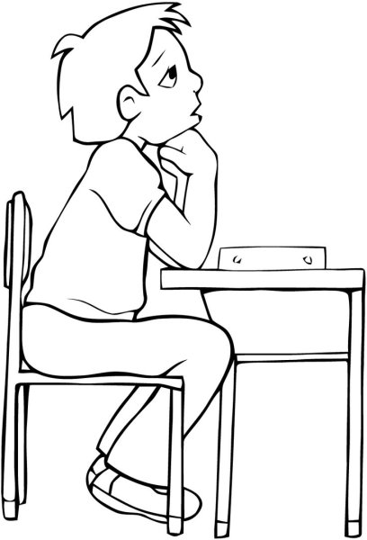 Мальчик сидит за партой