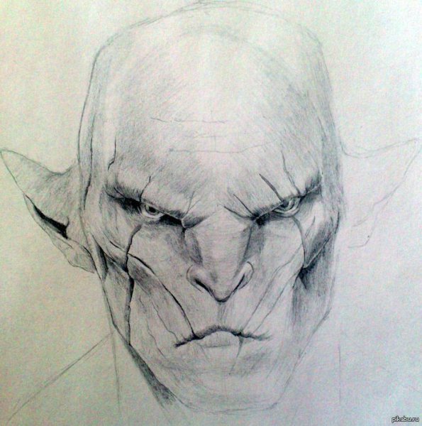 Лицо орка карандашом