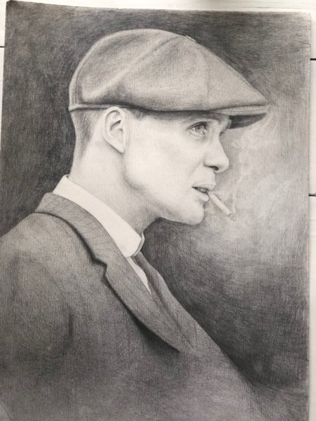 Киллиан Мерфи карандашом