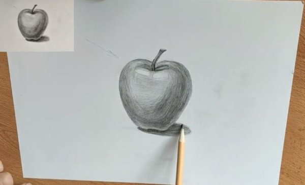Откусанное яблоко рисунок карандашом