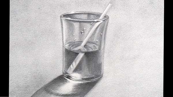 Стеклянный стакан карандашом