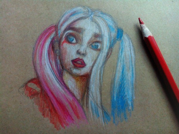 Харкли Квин карандашом